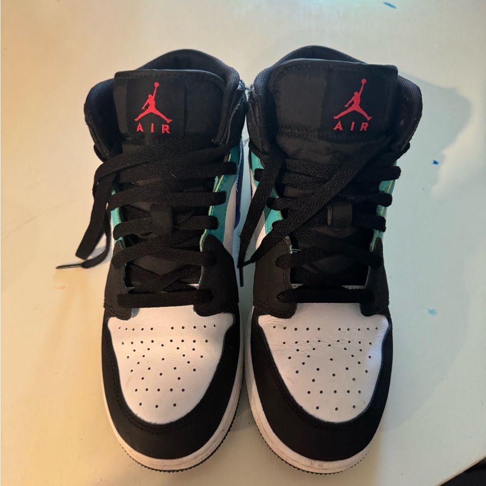 Nike Jordans - Big kids High-Top Design